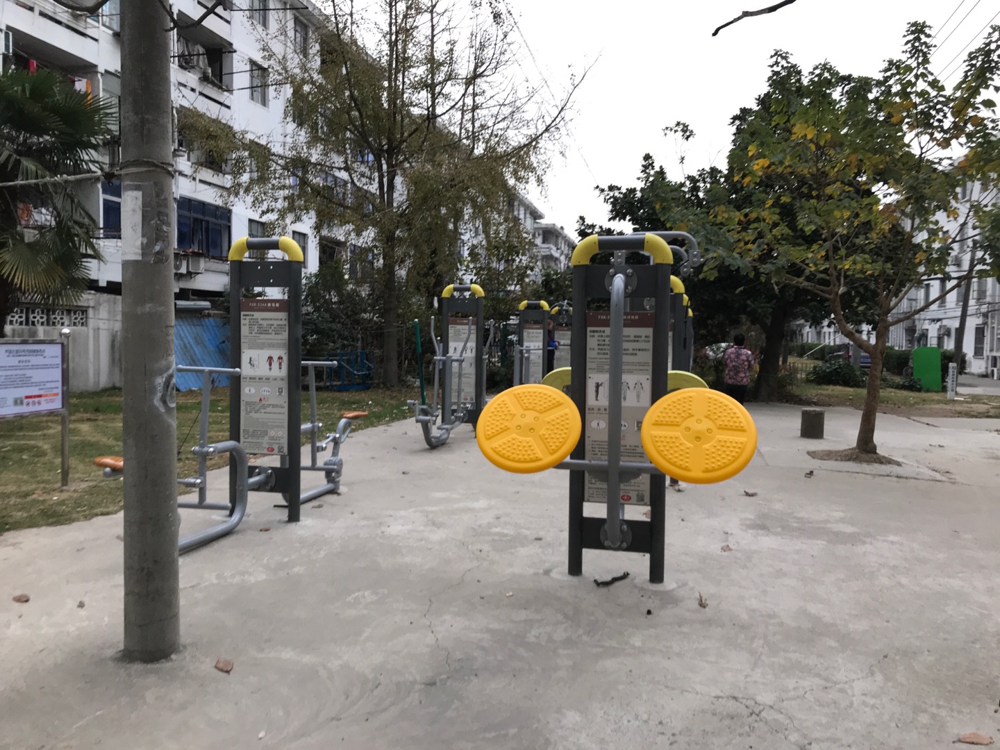 蘆園大道50號(hào)西側(cè)健身苑點(diǎn)