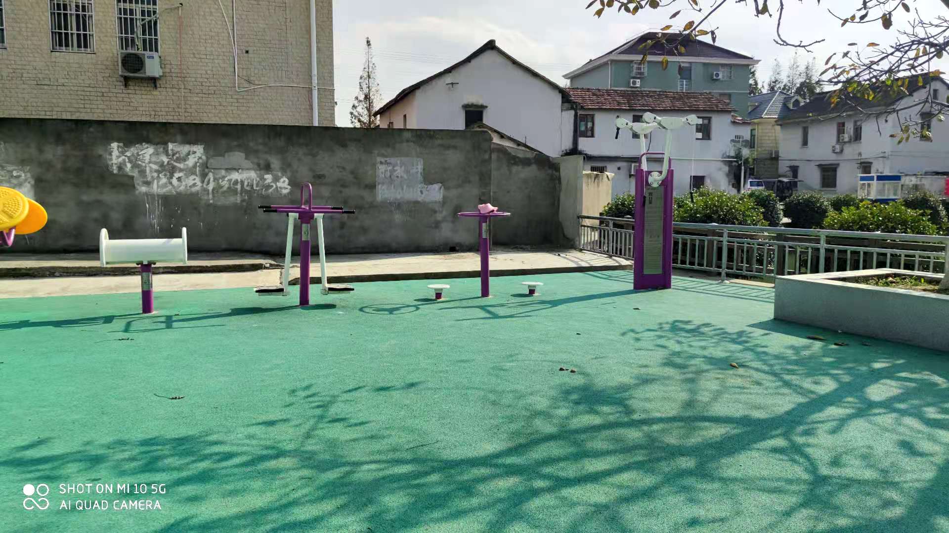 華漕鎮(zhèn)紀(jì)東村高家浜西健身點(diǎn)