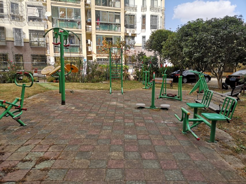 見龍?jiān)沸^(qū)健身點(diǎn)