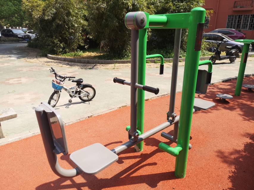 互動(dòng)式坐蹬推拉訓(xùn)練器