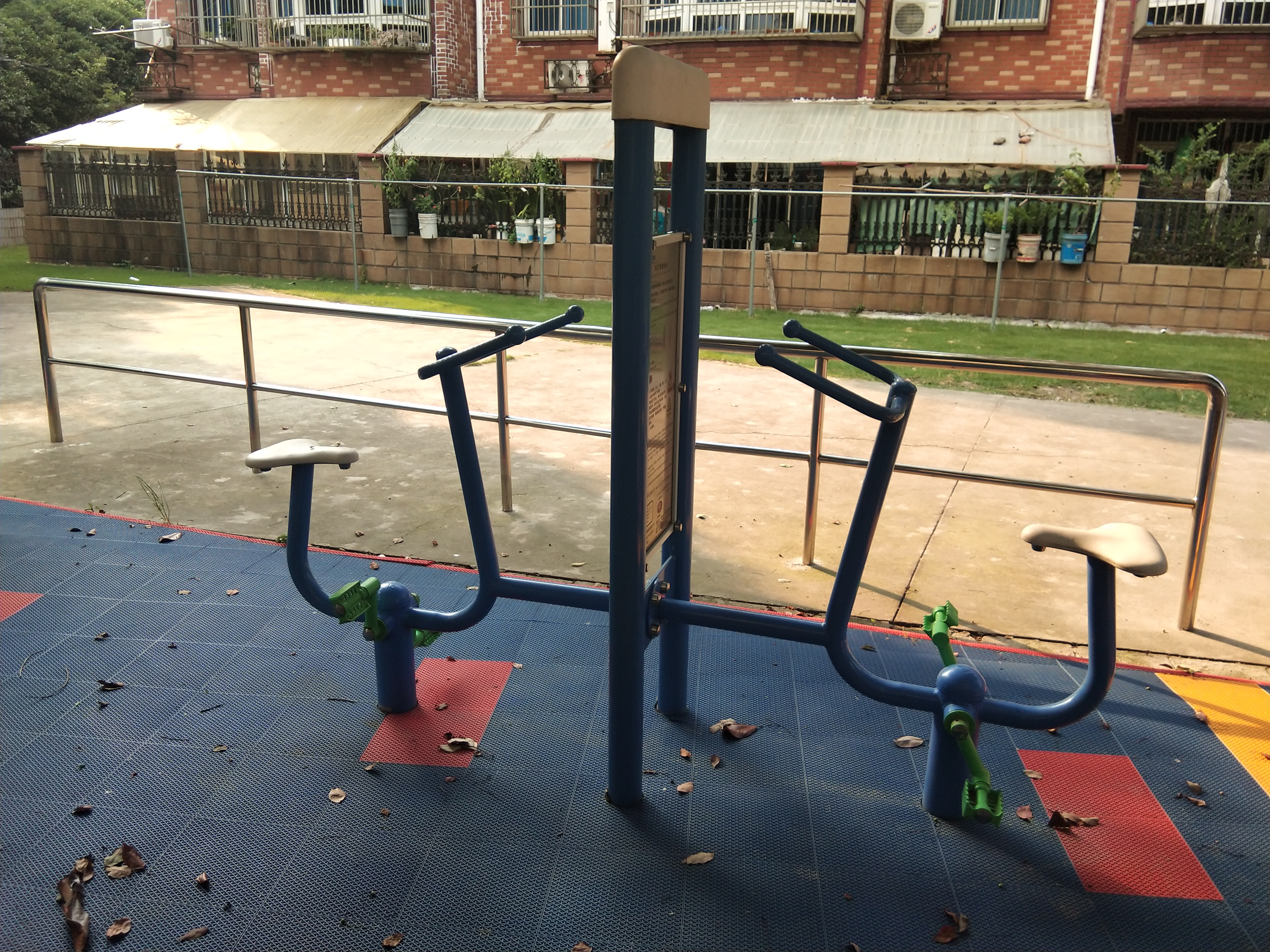 雙立柱健身車 雙立柱健身車