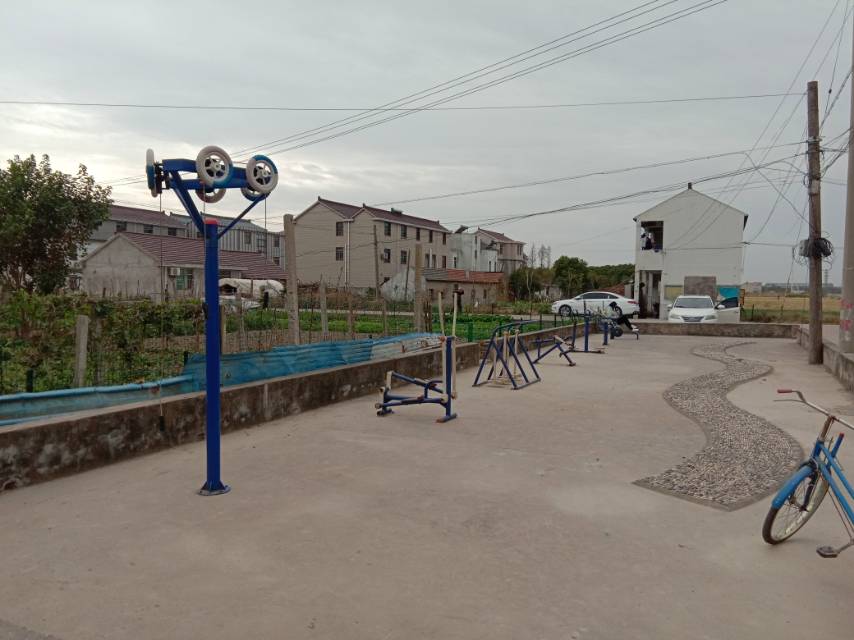 先進(jìn)村7組471號前健身路徑