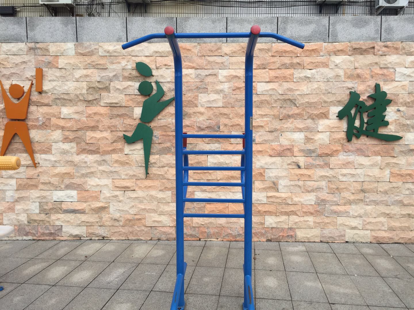 多功能訓練器 多功能訓練器