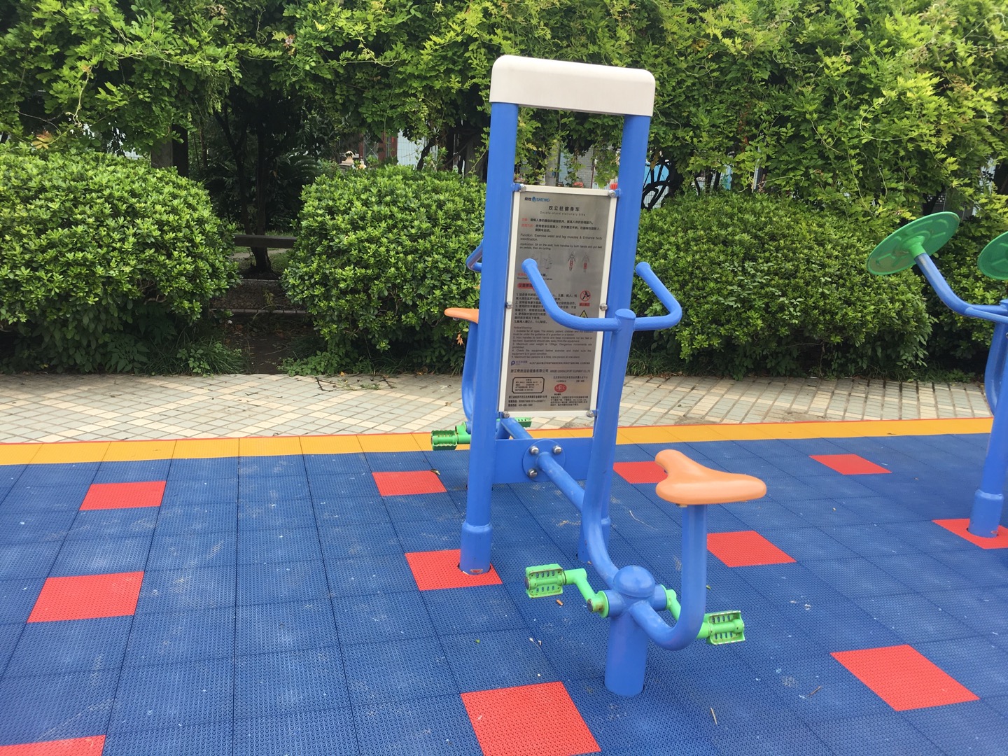 雙立柱健身車 雙立柱健身車