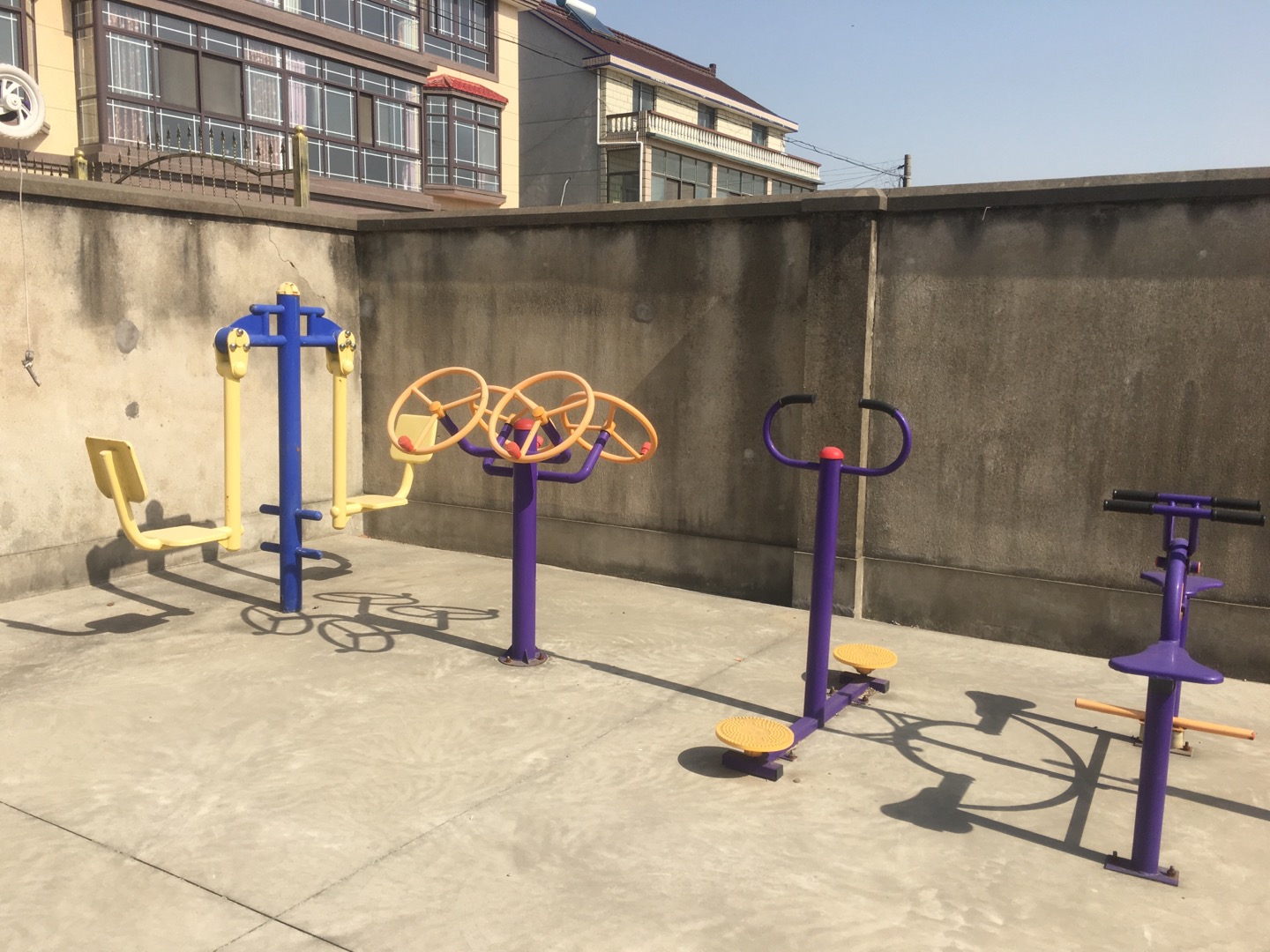 老港鎮(zhèn)牛肚村民委員會25組健身苑點(diǎn)