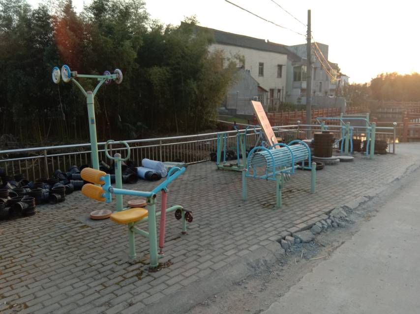 會龍村4組健身點