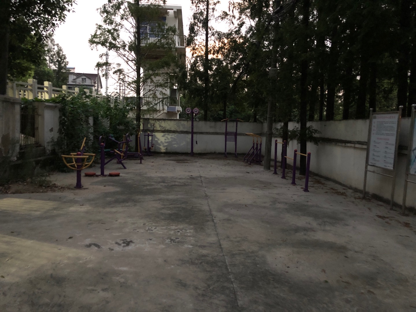 紀東村活動中心健身點