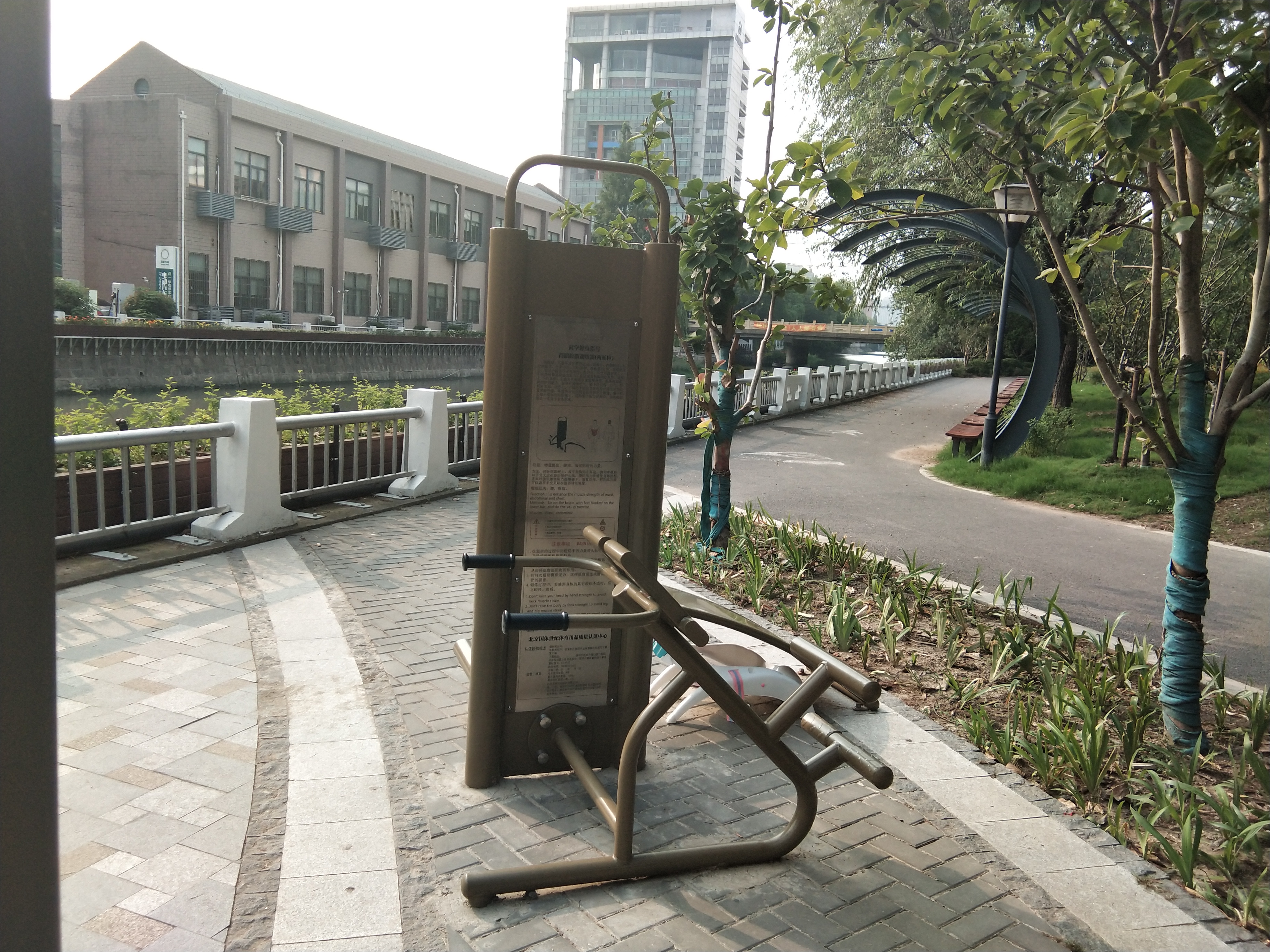 背肌腹肌訓練器(兩站位) 背肌腹肌訓練器(兩站位)