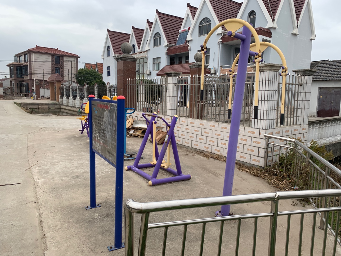 萬祥鎮(zhèn)新路村健身點