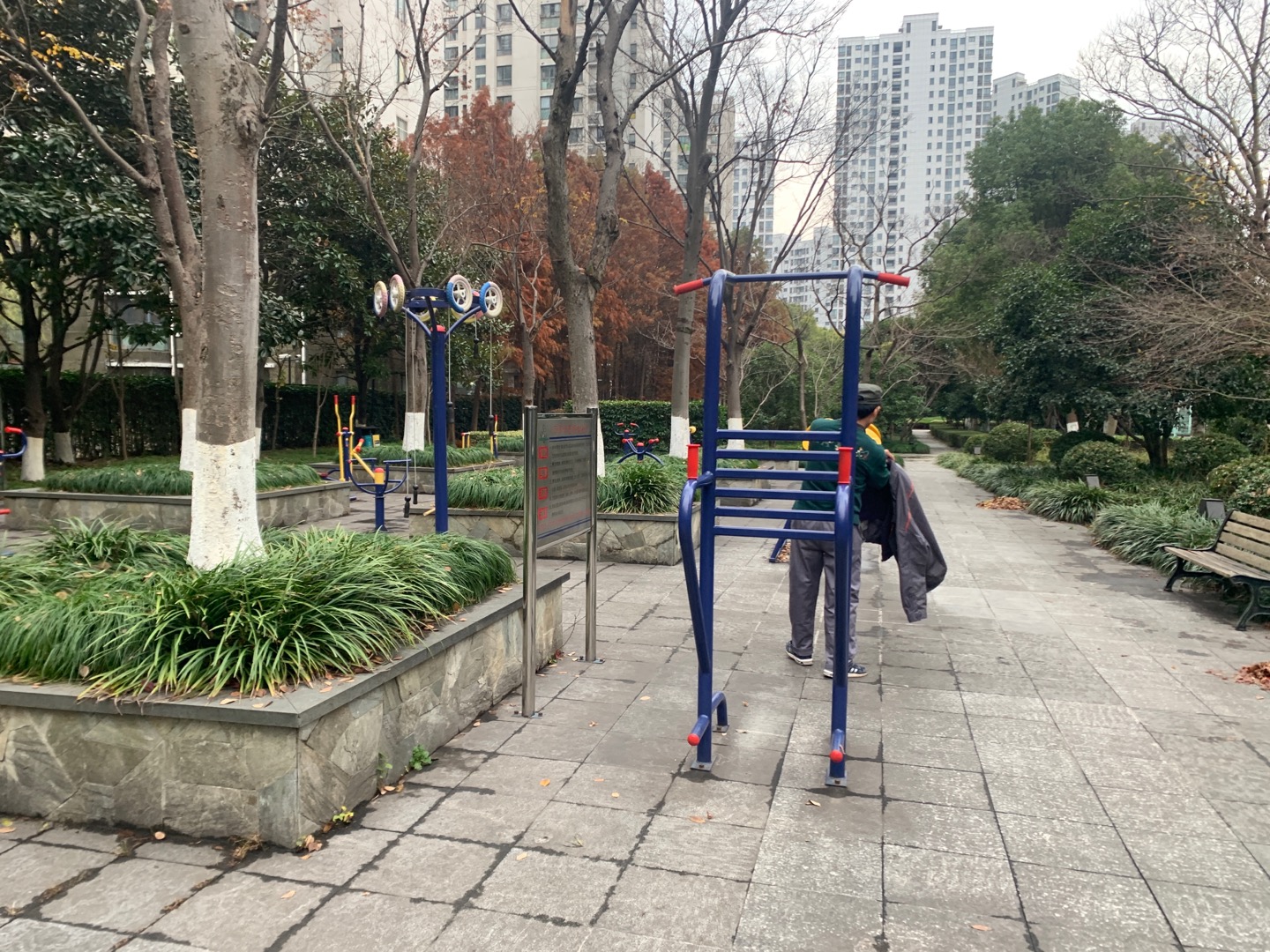 萬(wàn)源三居居委B健身苑點(diǎn)