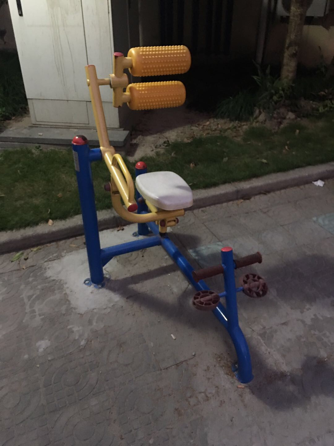 自重腹背鍛煉器