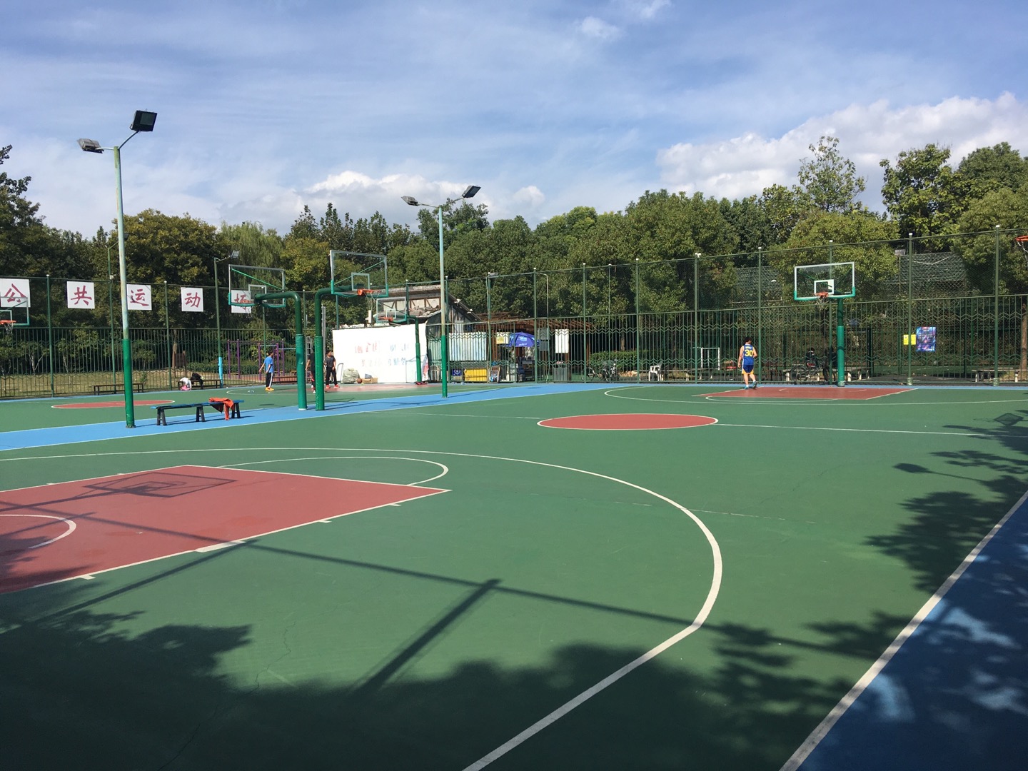 重固體育公園籃球場(chǎng)