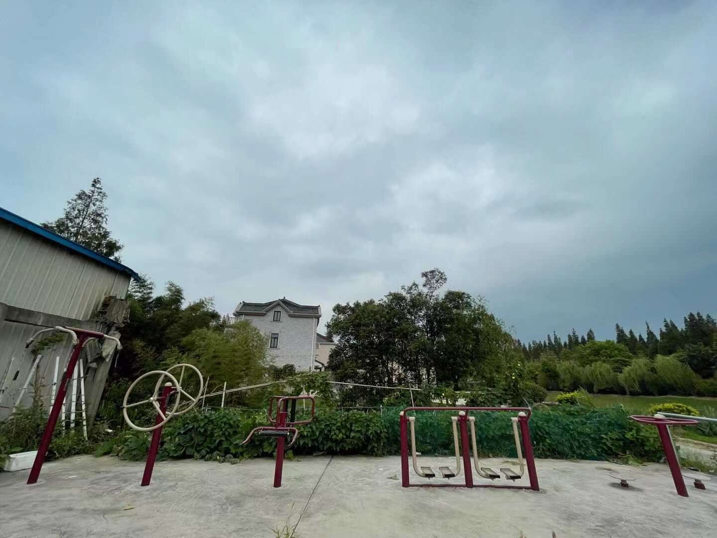 華亭鎮(zhèn)毛橋村4組健身點