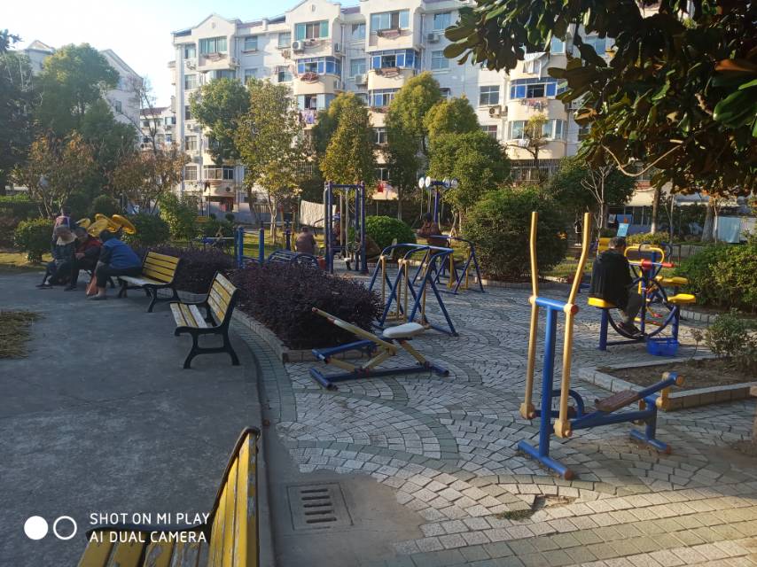 思凡一居航城五路401弄39號西健身路徑