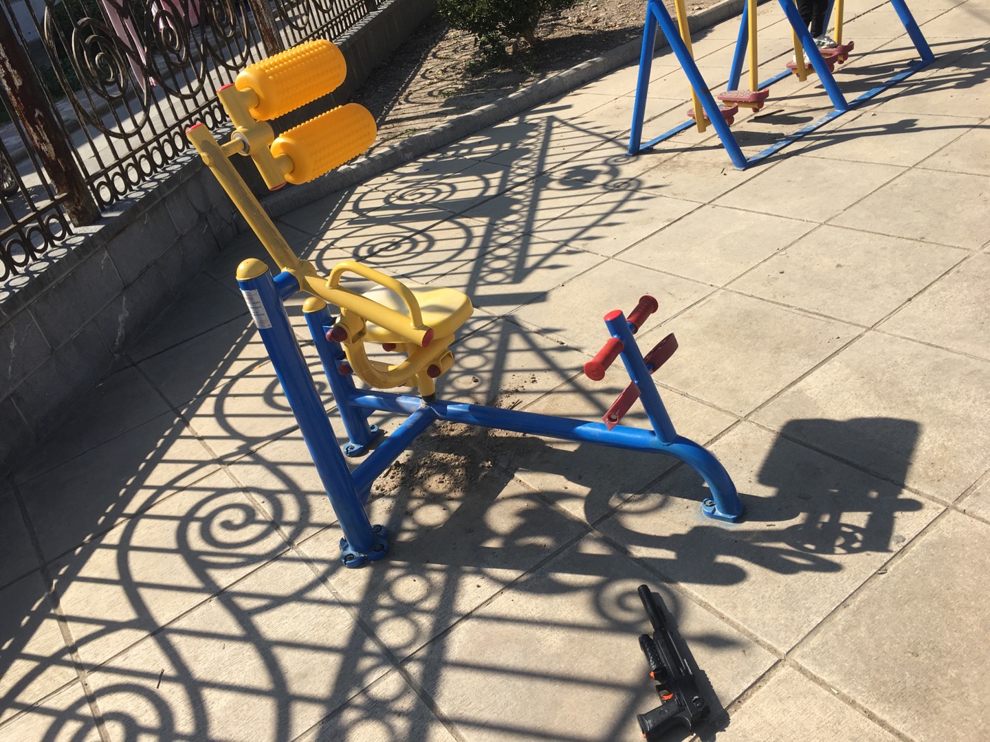 自重腹背鍛煉器