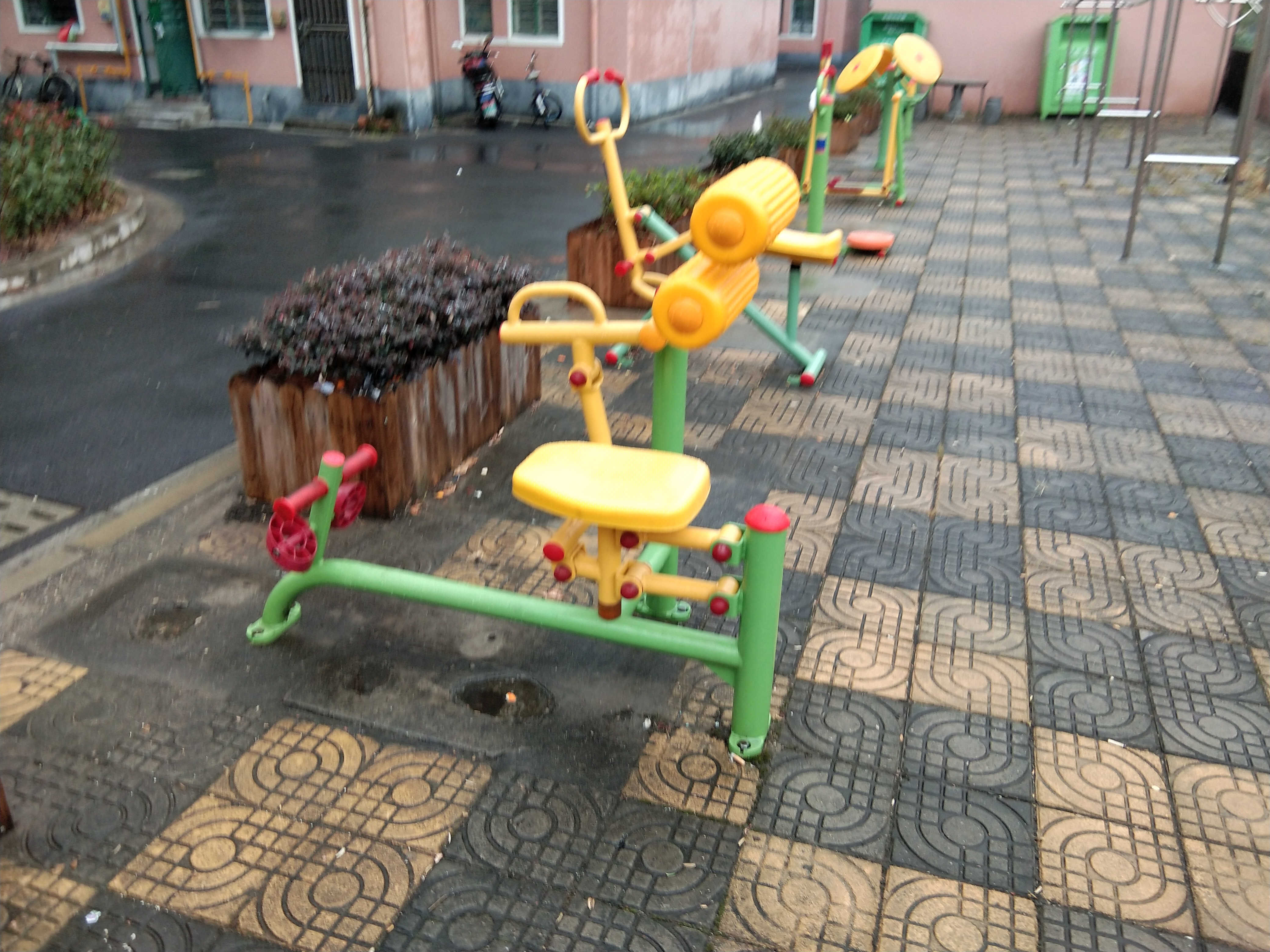 自重腹背鍛煉器