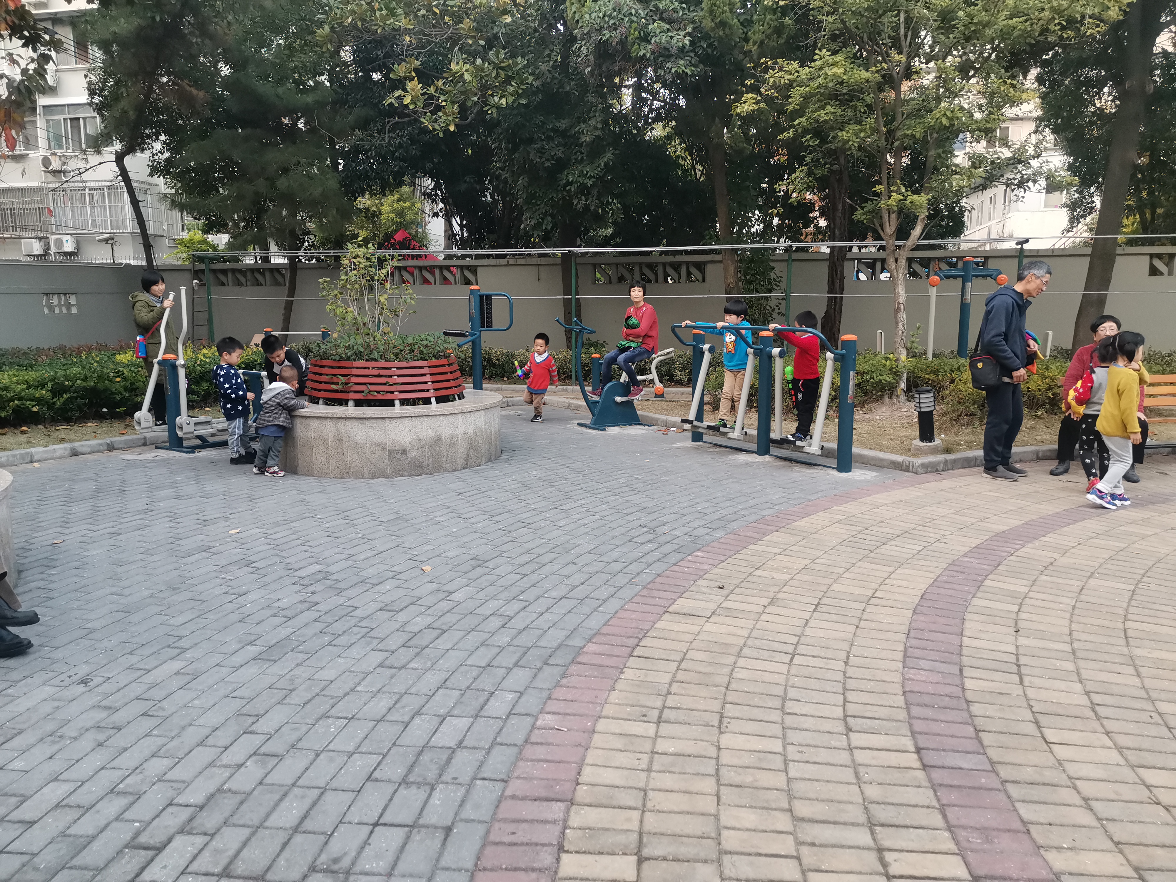 靜安區(qū)彭浦新村街道臨汾路894弄居委健身點(diǎn)（汾西路815弄）