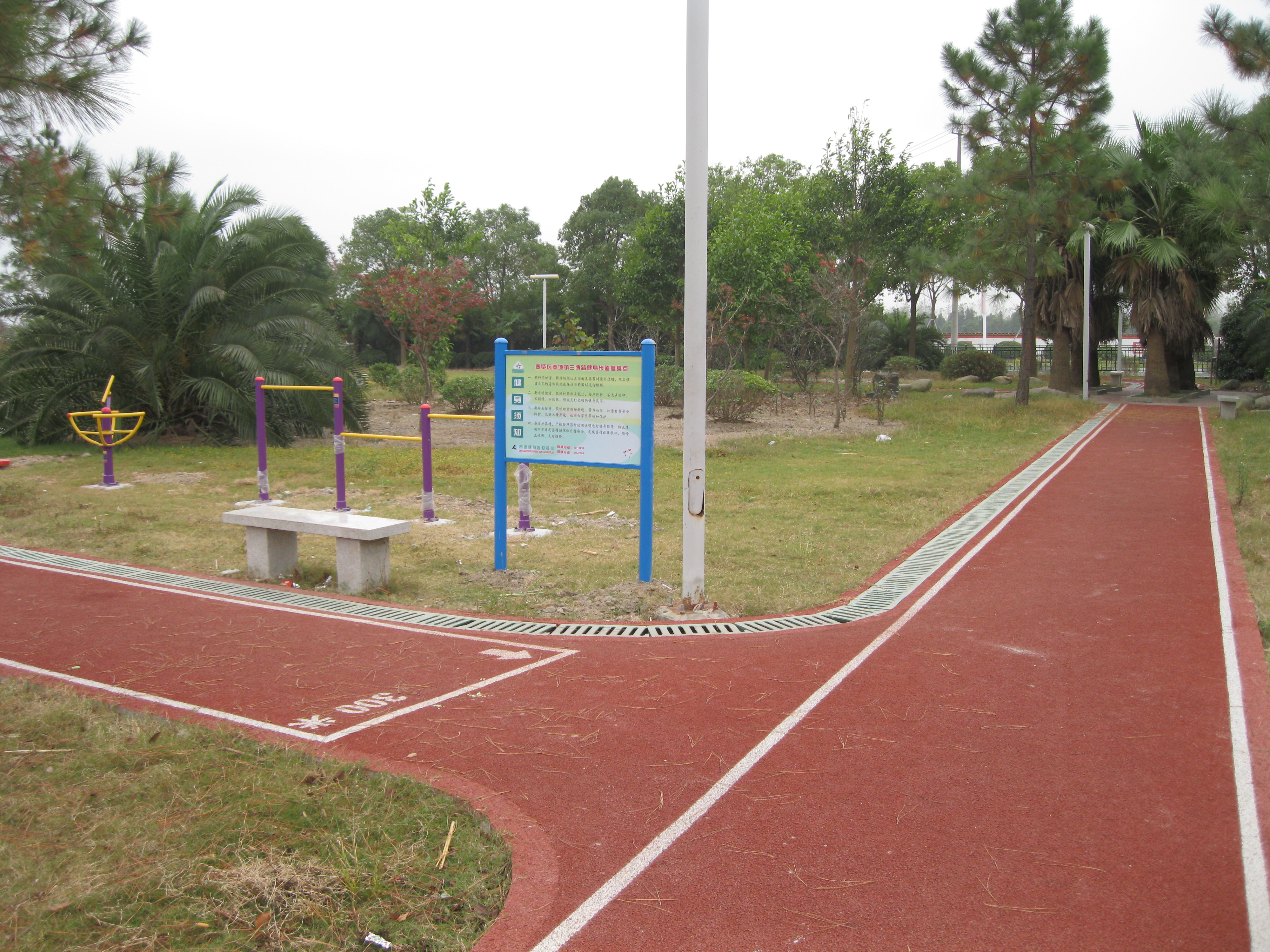 奉城鎮(zhèn)蘭博路百姓健身步道
