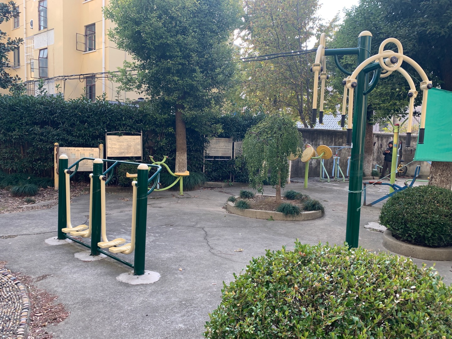 彩虹新村健身點(diǎn)