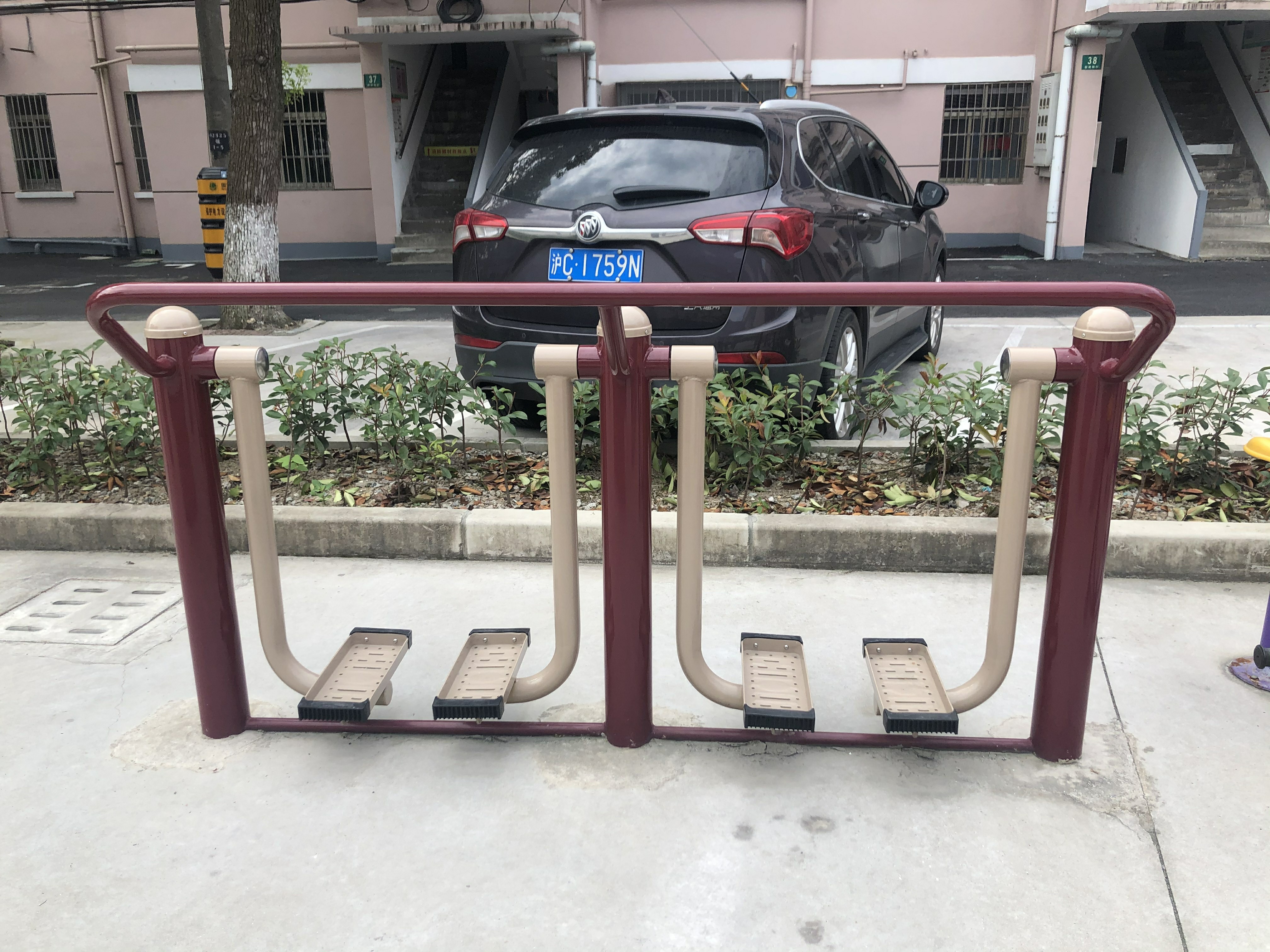 二位太空漫步機(jī)