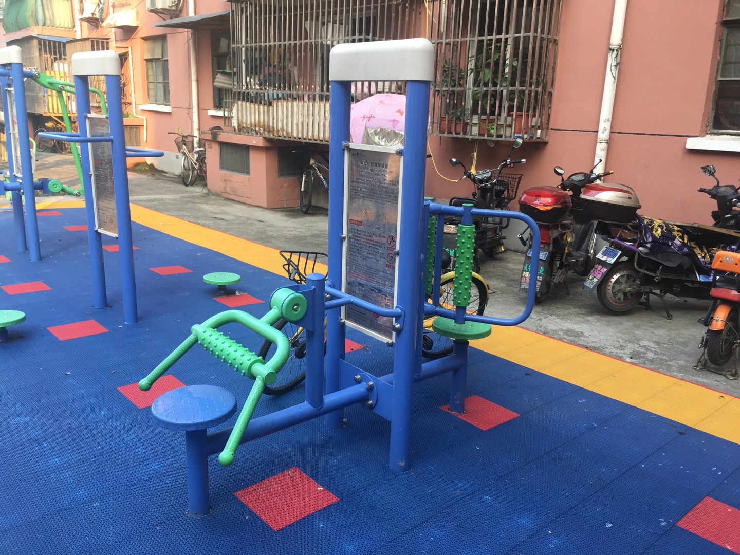 雙立柱腰背按摩器 雙立柱腰背按摩器