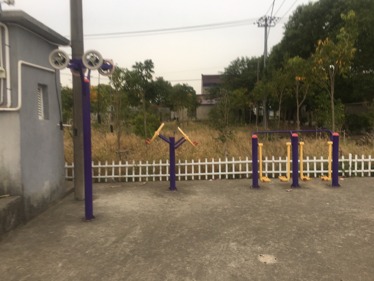 老港鎮(zhèn)欣河村民委員會(huì)鐵橋6組健身苑點(diǎn)