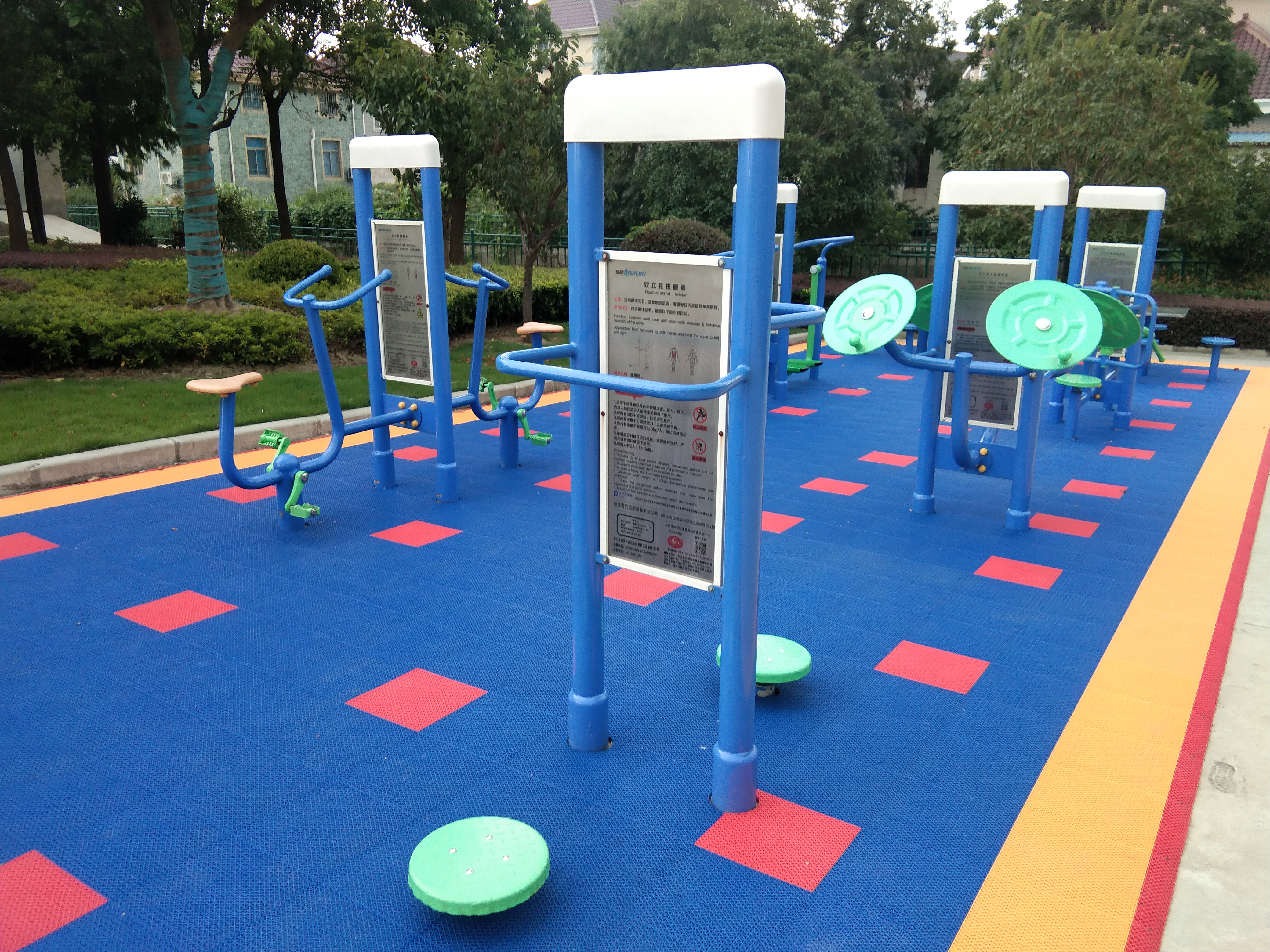 雙立柱扭腰器 雙立柱扭腰器