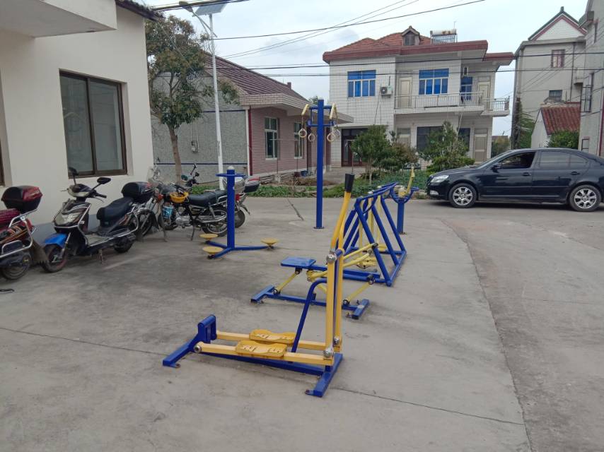 崇明區(qū)中興鎮(zhèn)汲浜13隊健身點