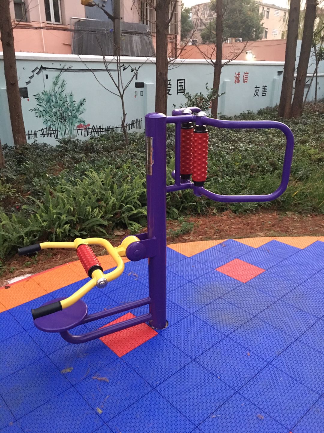 腰背按摩器 腰背按摩器