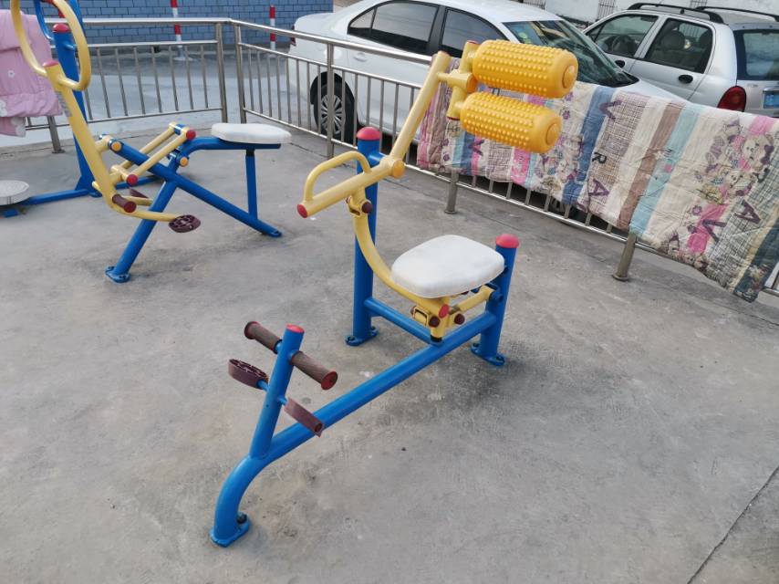 自重腰背鍛煉器