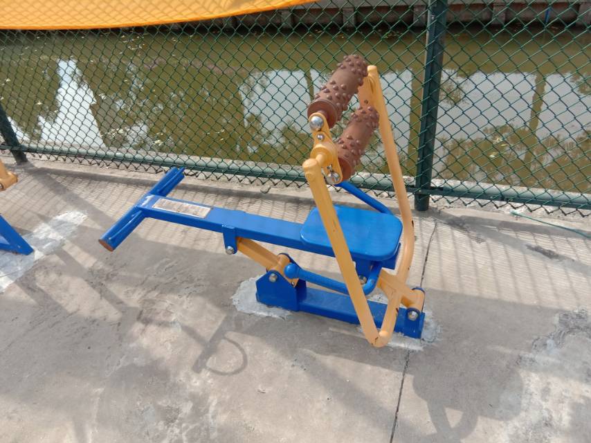 腹背屈伸訓練器