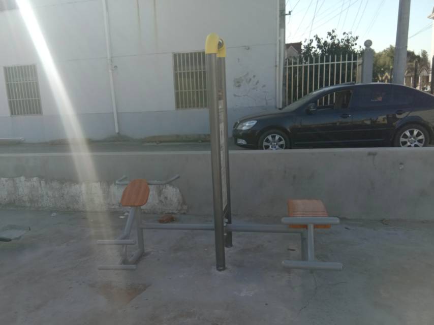 背肌訓(xùn)練器