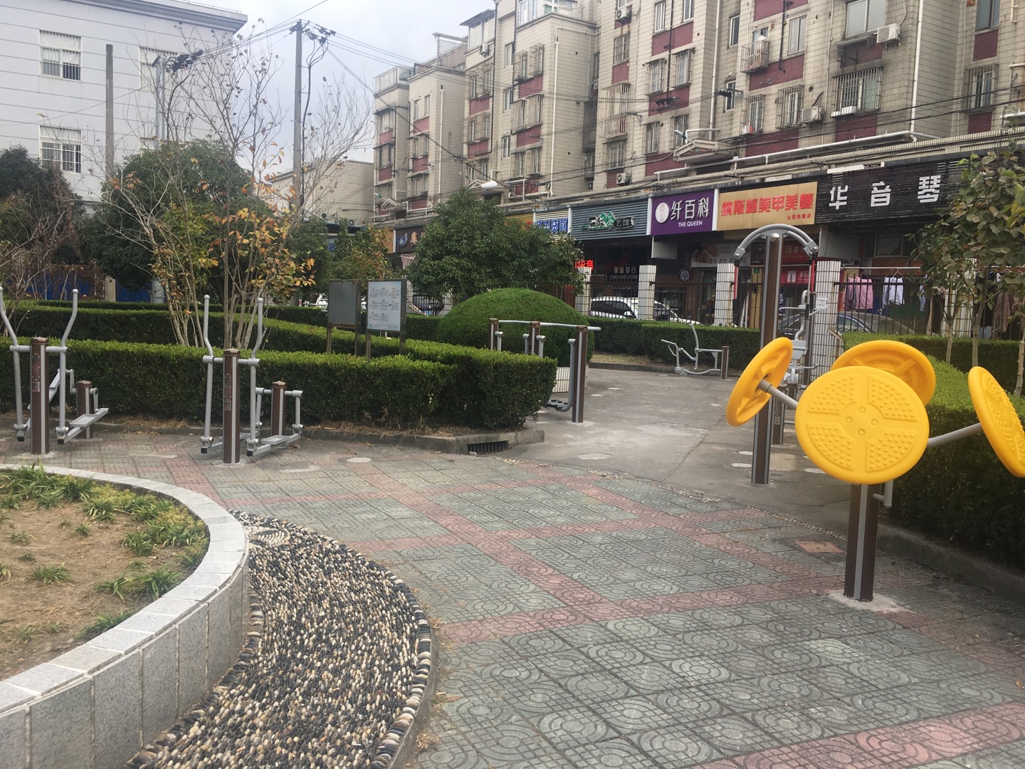 凌七居委健身點1