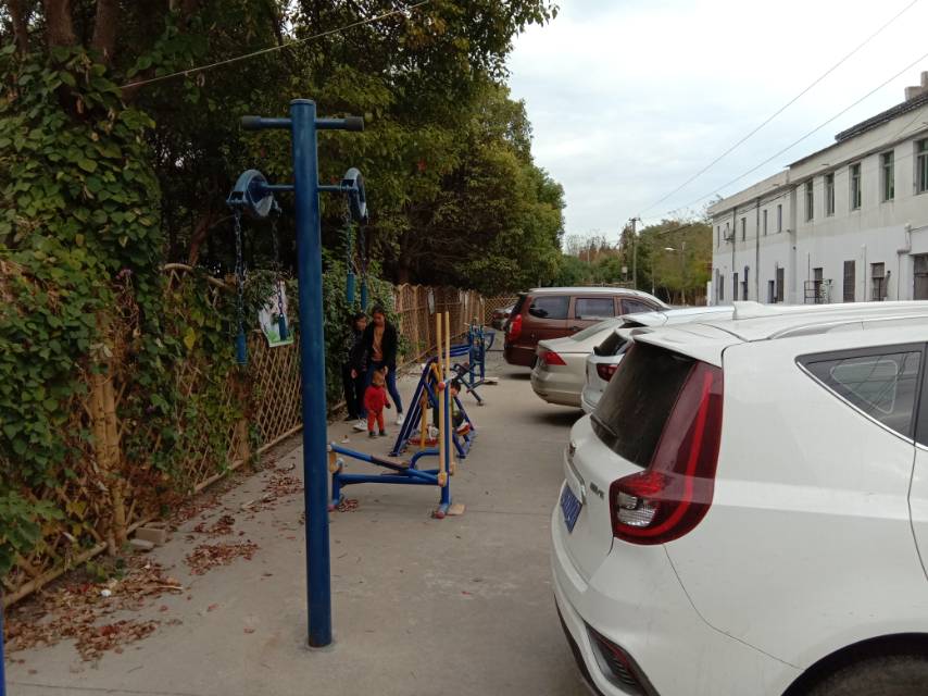 營前村10組褚家宅52號后健身路徑