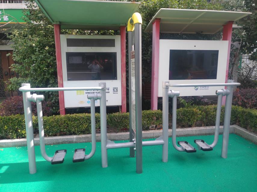 雙位太空漫步機