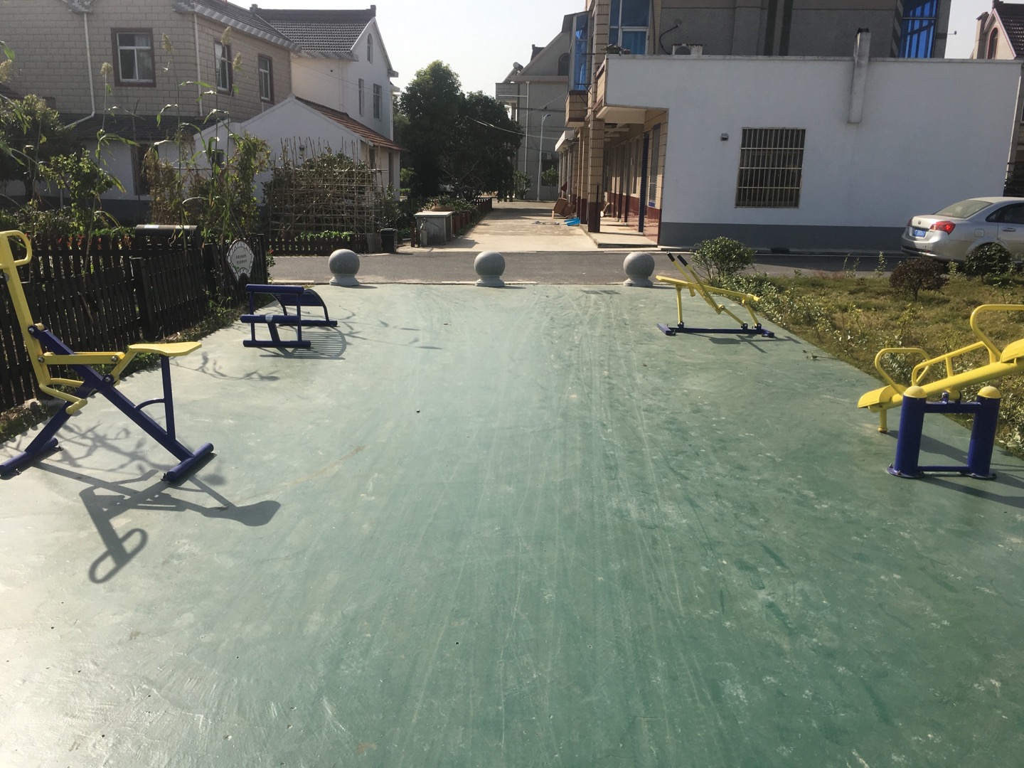 老港鎮(zhèn)成日村民委員會成日6組健身苑點