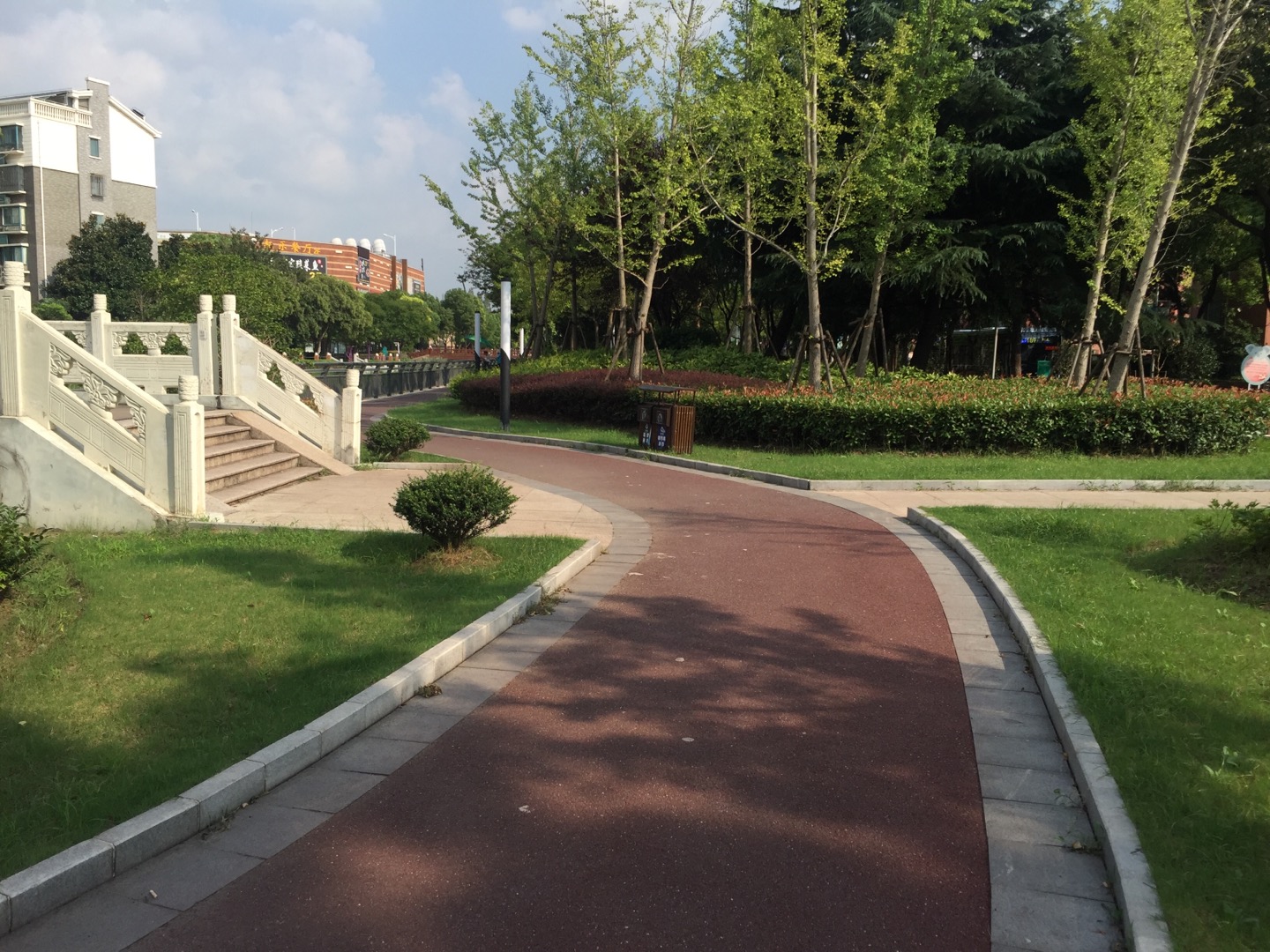 紀(jì)翟路健身步道