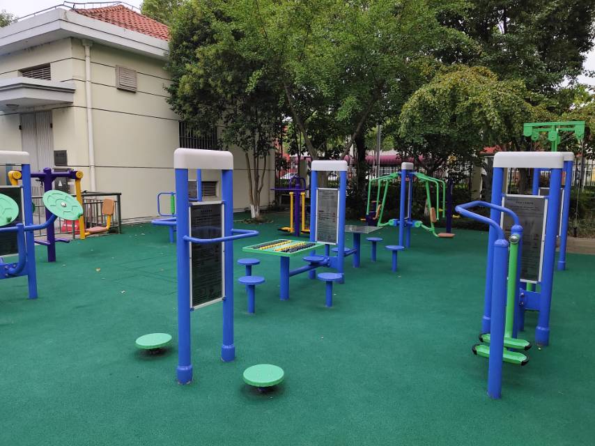 千步?jīng)苌鐓^(qū)健身點五