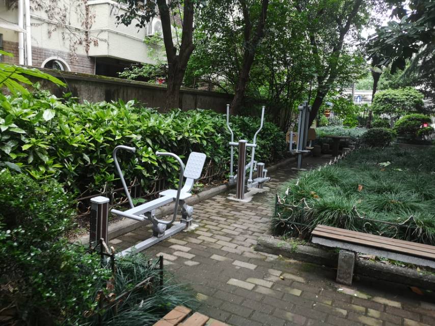 靜安區(qū)南京西路街道華業(yè)居委健身點(diǎn)（南京西路1213弄）