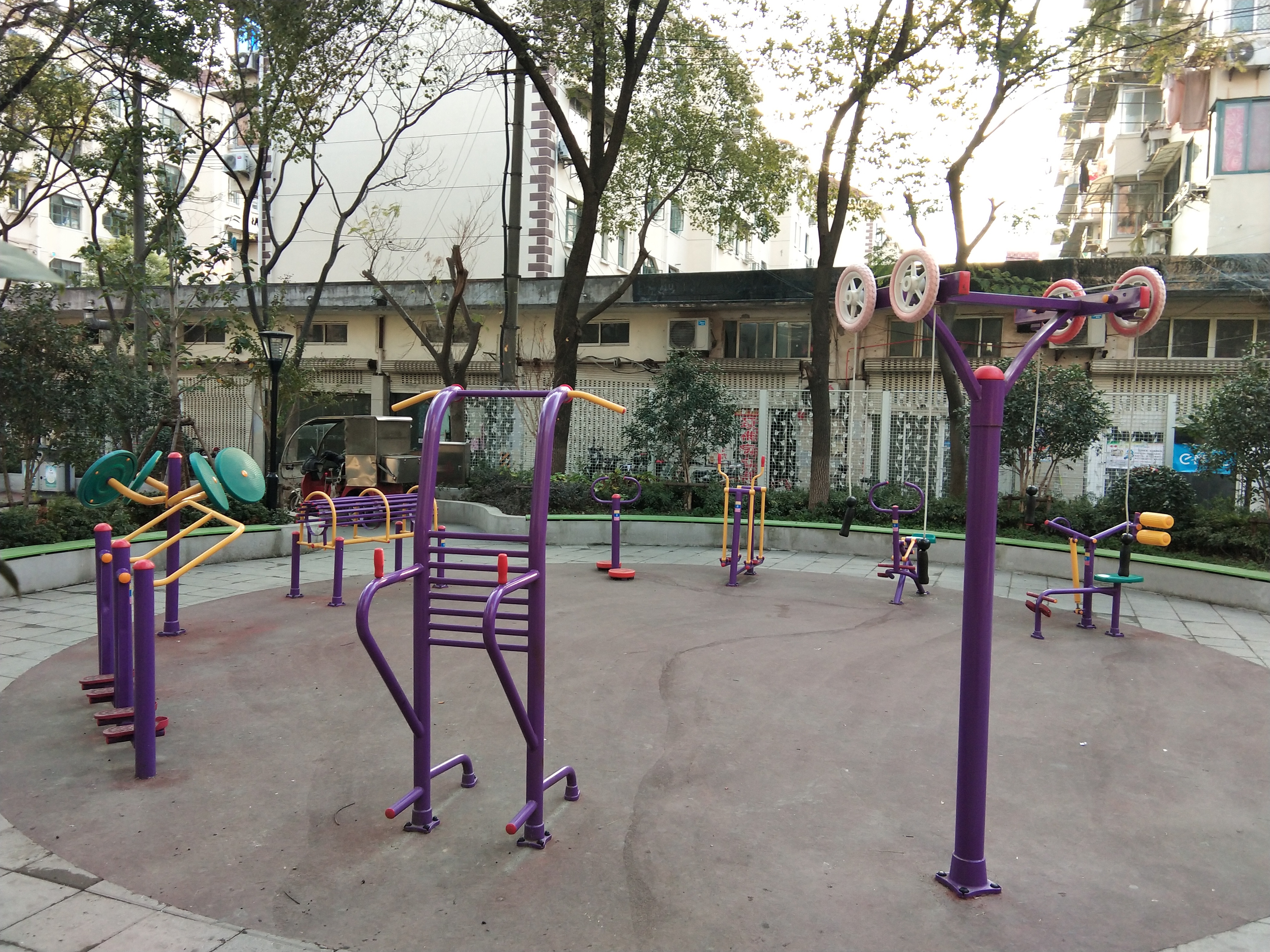 楊新路117號(hào)小花園健身點(diǎn)