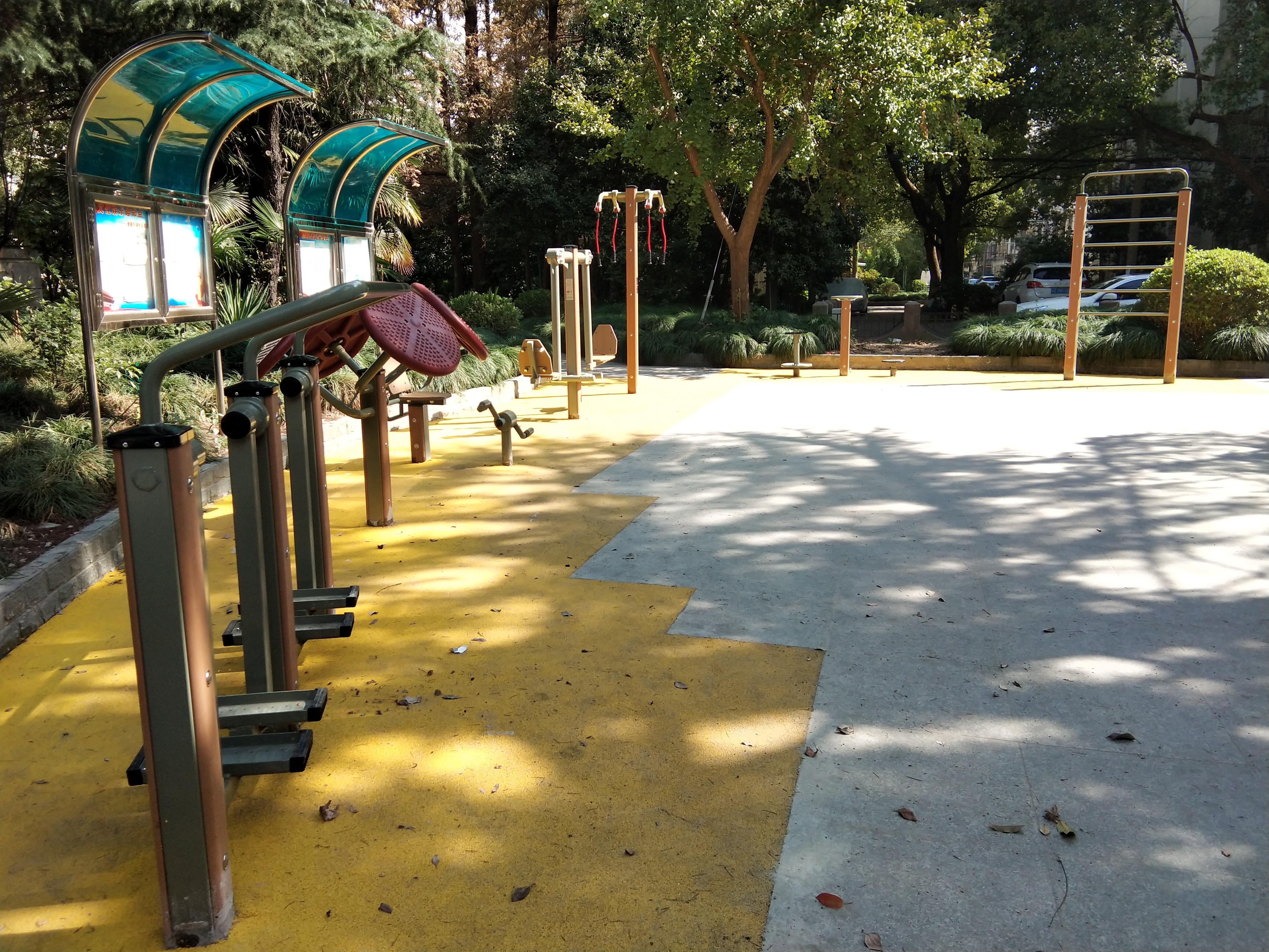 市光一村一居委健身點(diǎn)