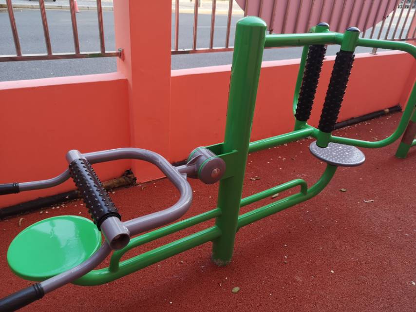 互動(dòng)式坐蹬推拉訓(xùn)練器