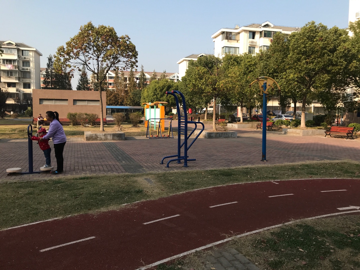 鄧鎮(zhèn)二居航城七路450弄金灣佳園44弄健身路徑