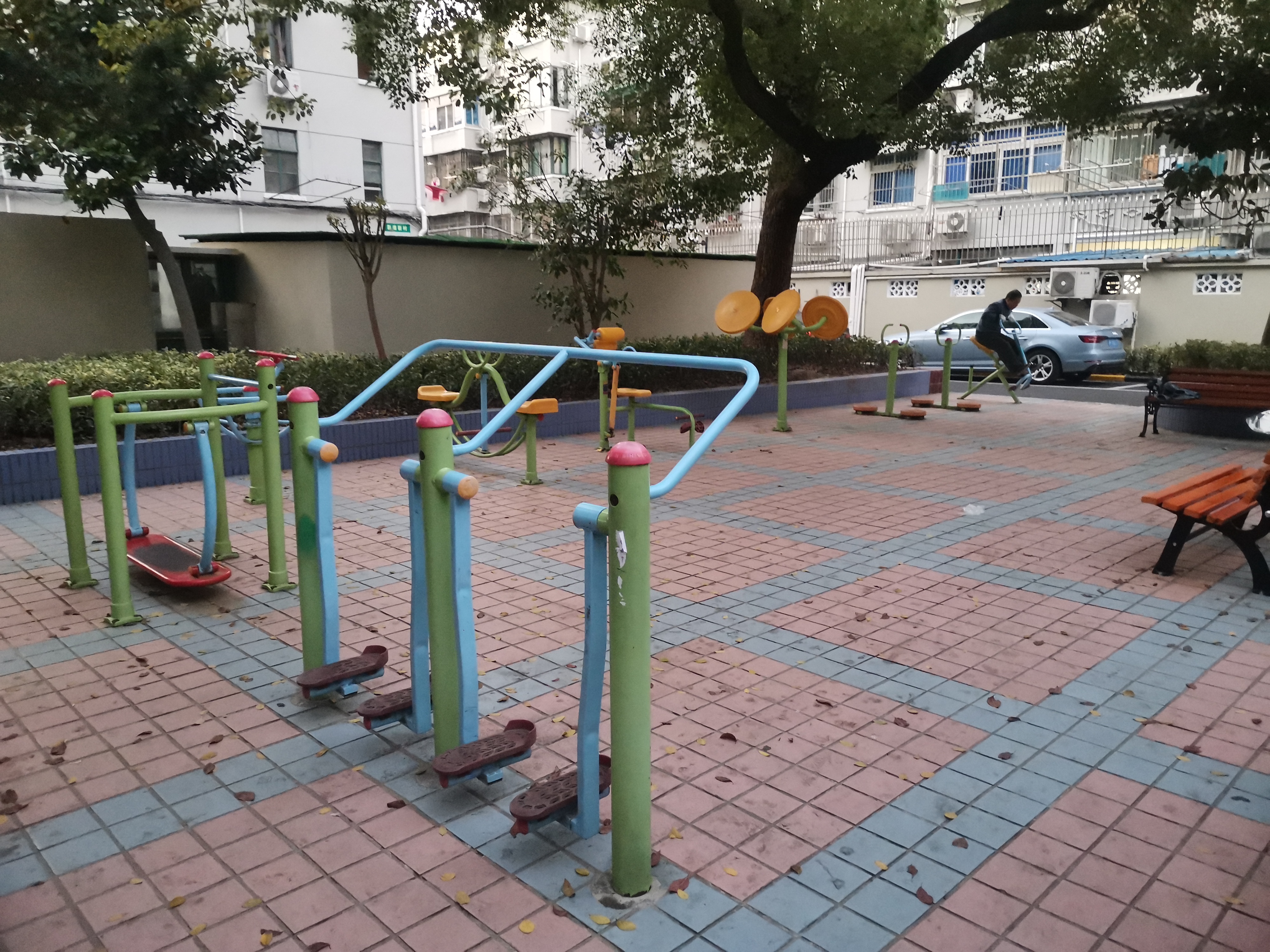 靜安區(qū)彭浦新村街道第五居委健身點（彭浦新村359號）