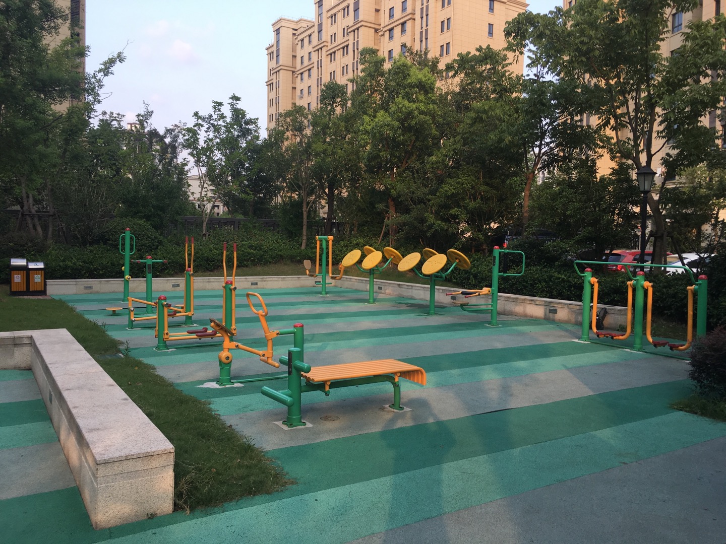 虹華苑金鷹華庭健身苑點(diǎn)