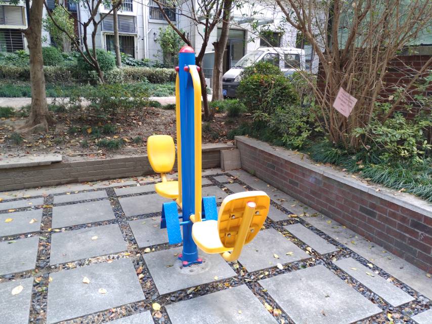 自重腹背鍛煉器