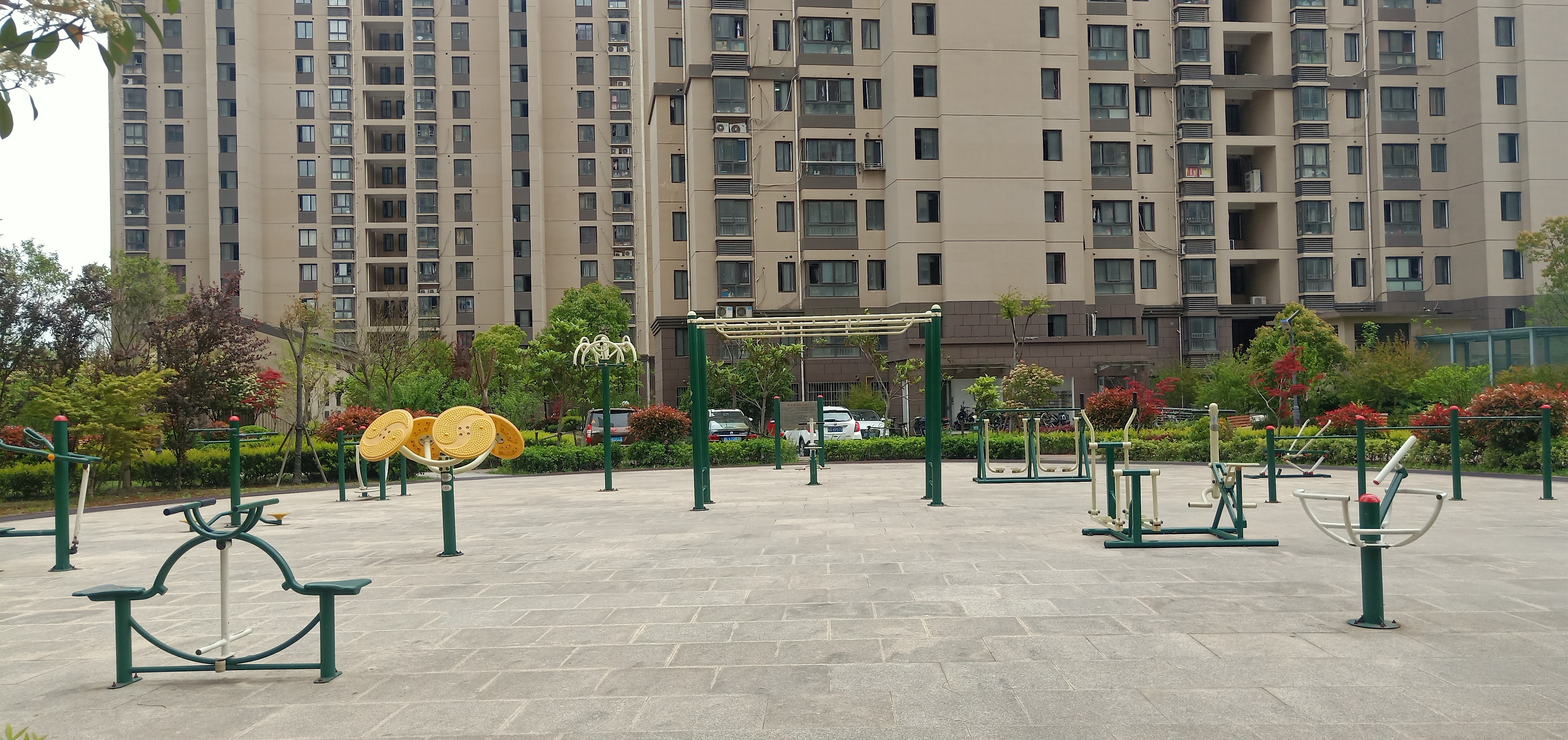 江橋鎮(zhèn)嘉遠社區(qū)健身點