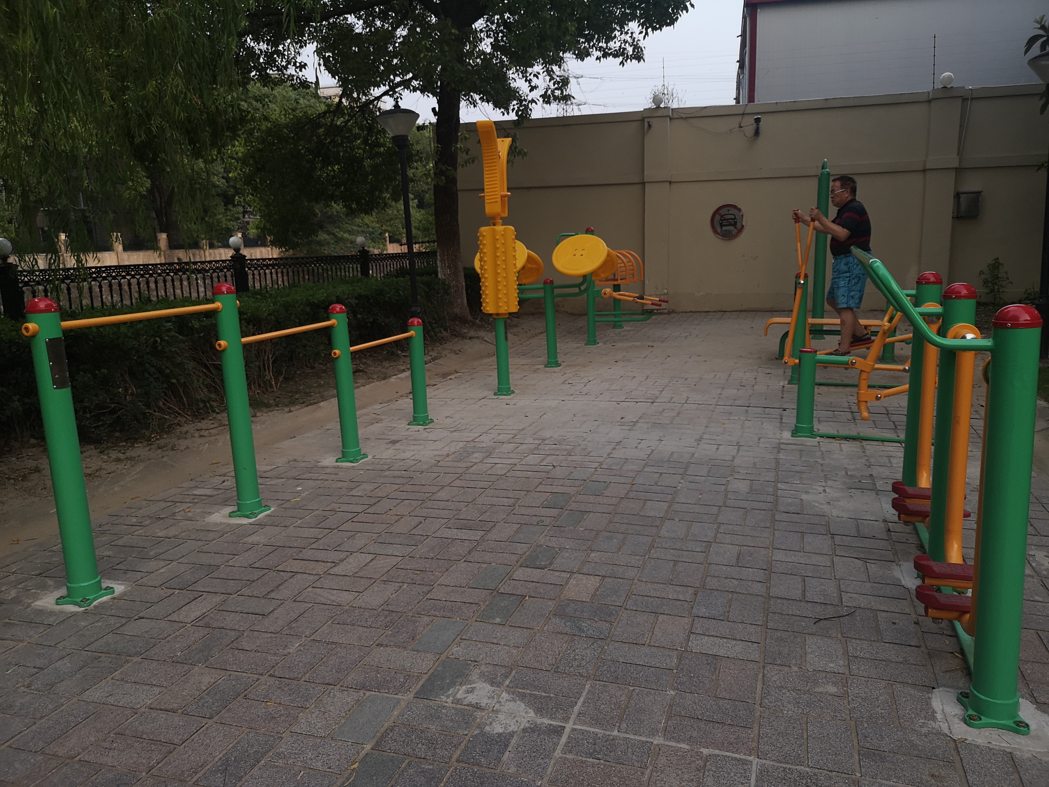 東方花園一居委健身點C