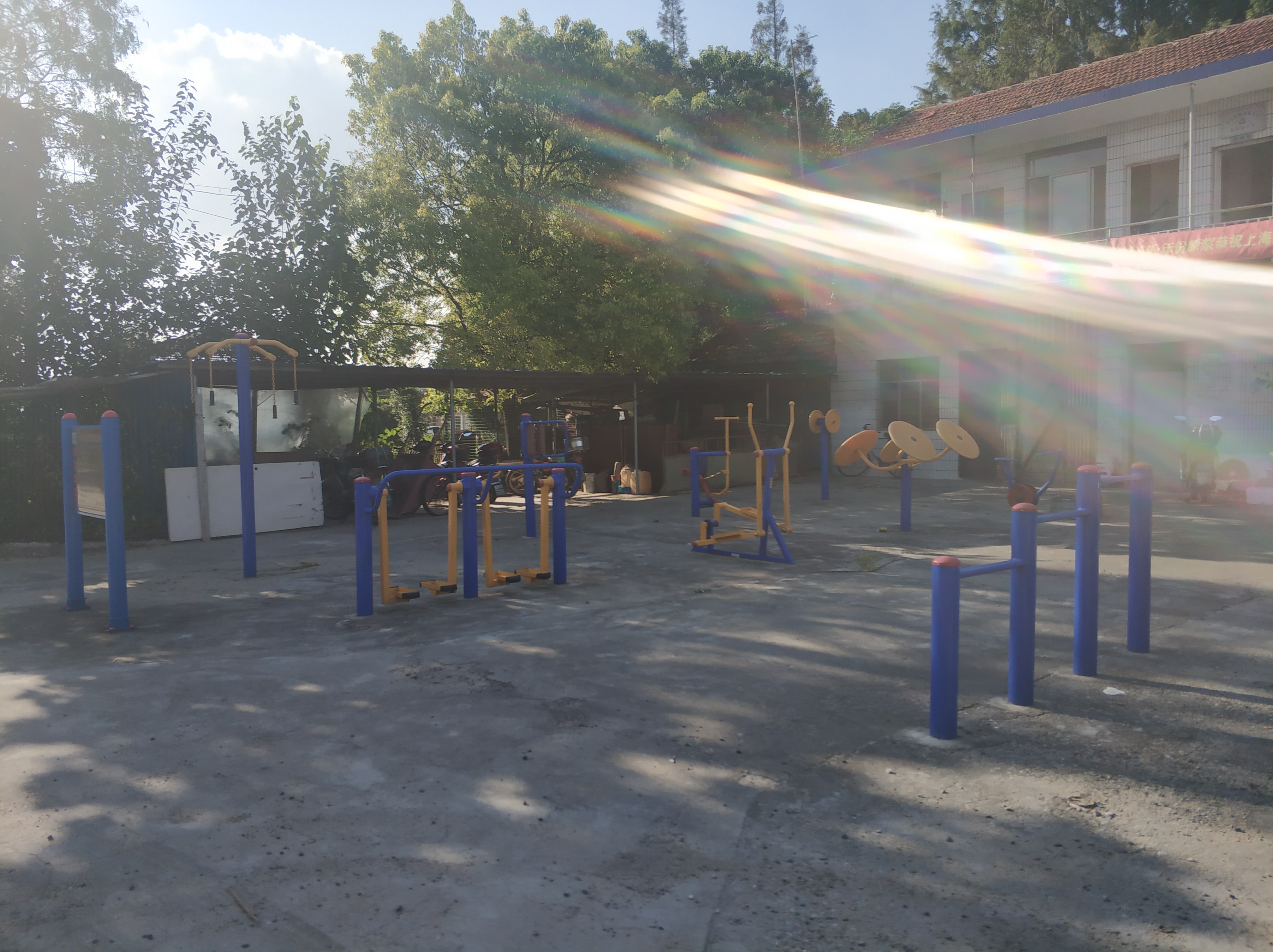 惠民居委健身苑點(diǎn)