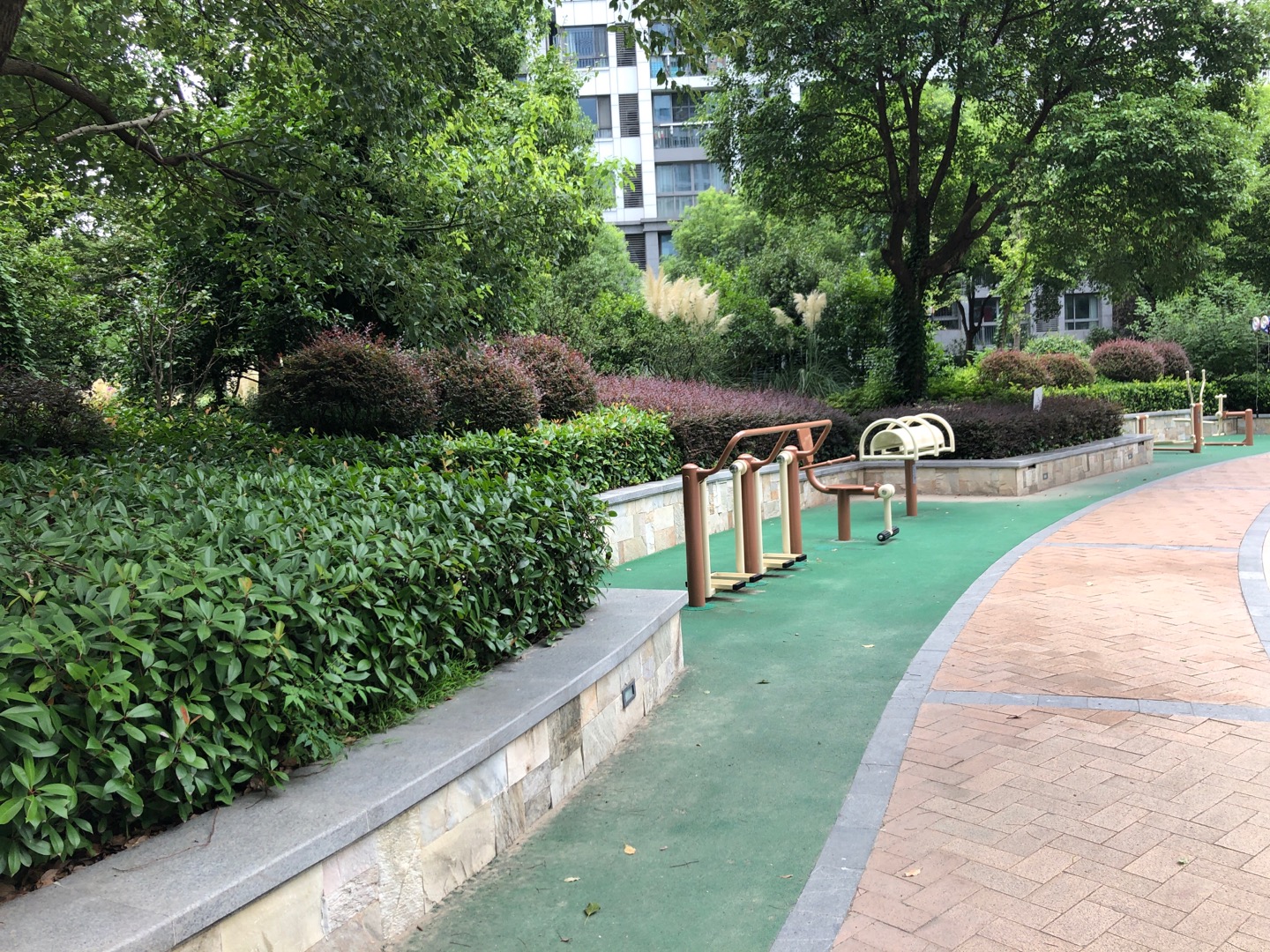 萬源四居居委B健身苑點